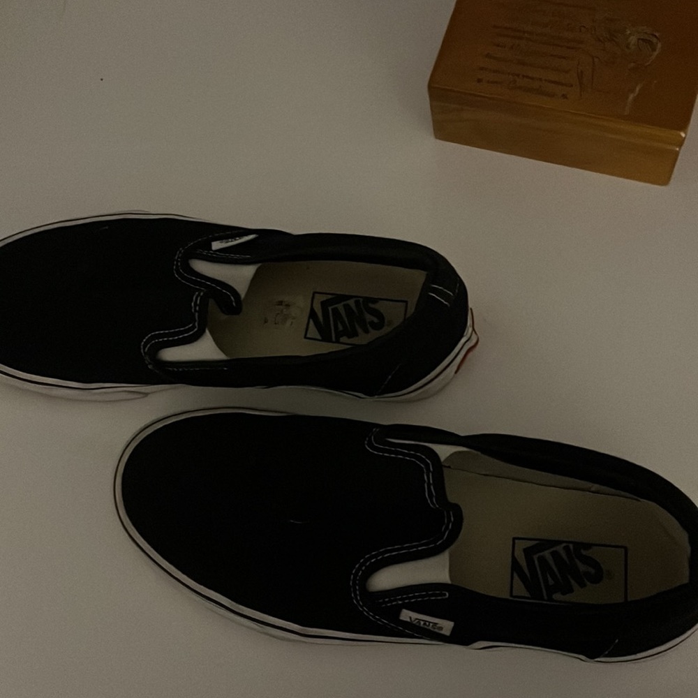 black slip on vans - Picture 2 of 4